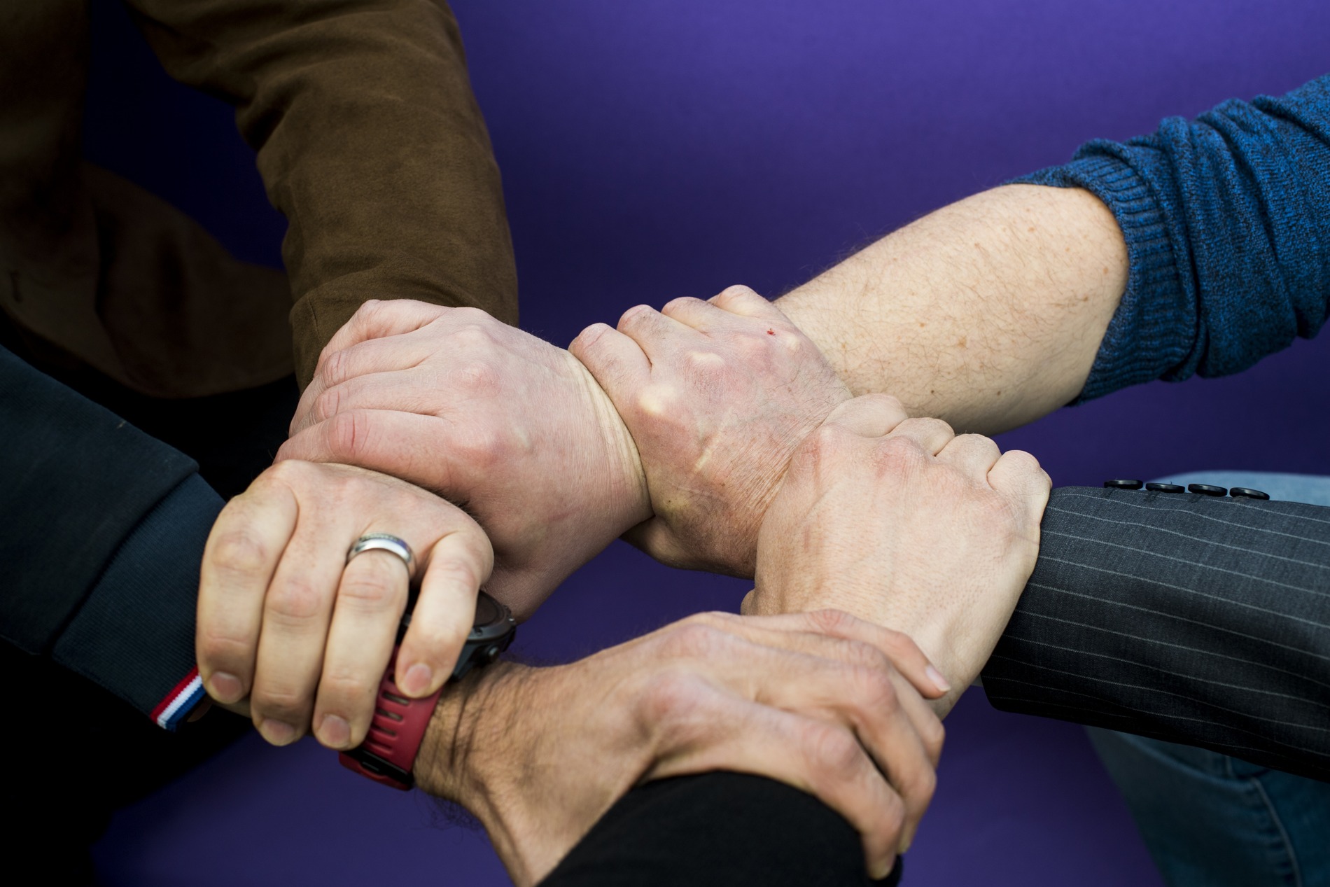 Les valeurs d'Osmoz représentées par les 5 mains liées des fondateurs